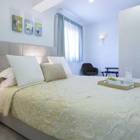 Del Mar 18 Guests - - Front Évyiros