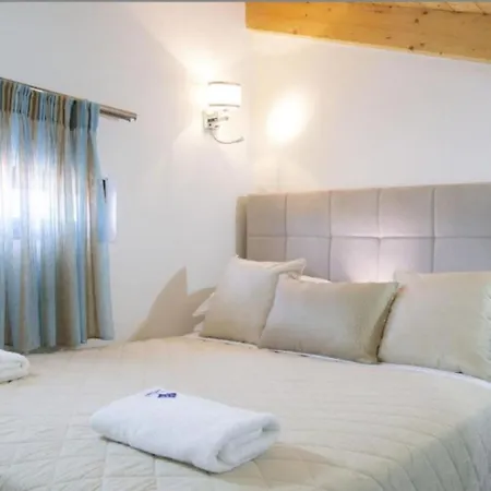 Del Mar 18 Guests - - Front Évyiros