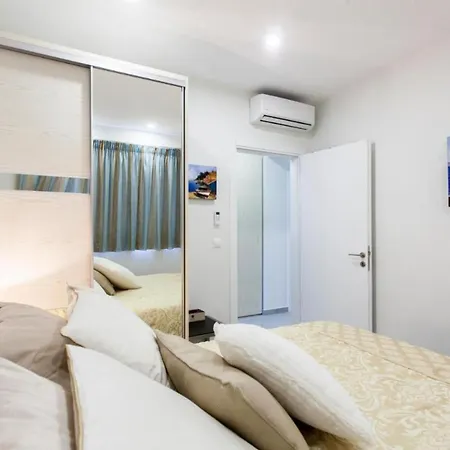 Del Mar 18 Guests - - Front * Évyiros