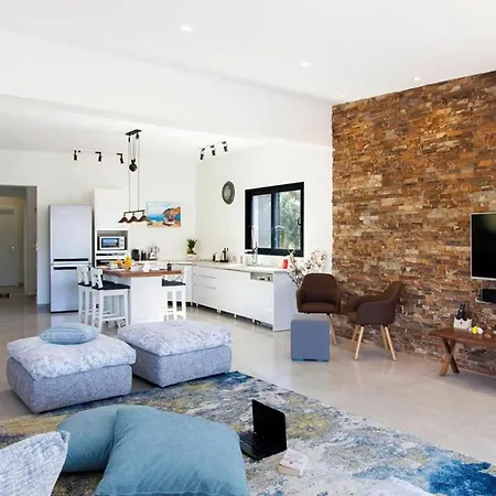 Del Mar 18 Guests - - Front Évyiros